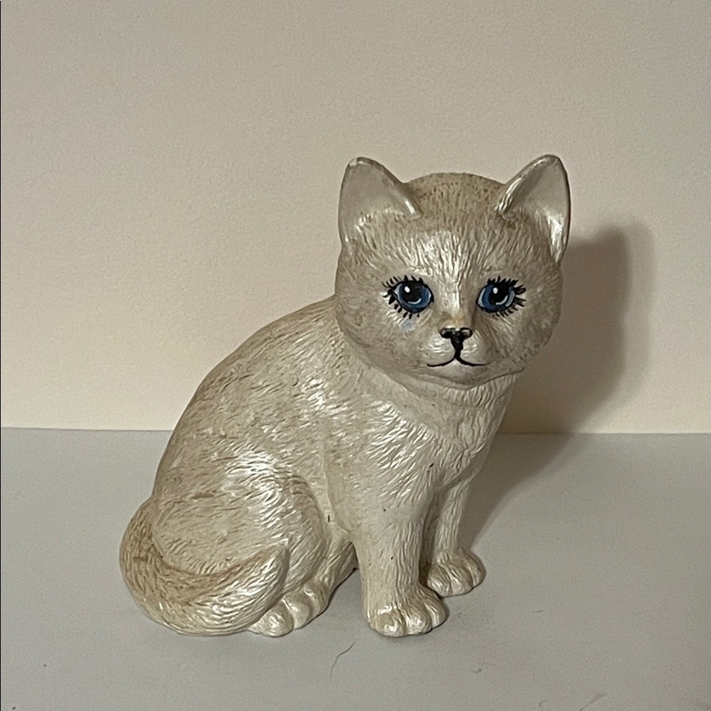 Vintage Beswick Porcelain Cat Figurine of a White Persian Kitten with Blue Eyes